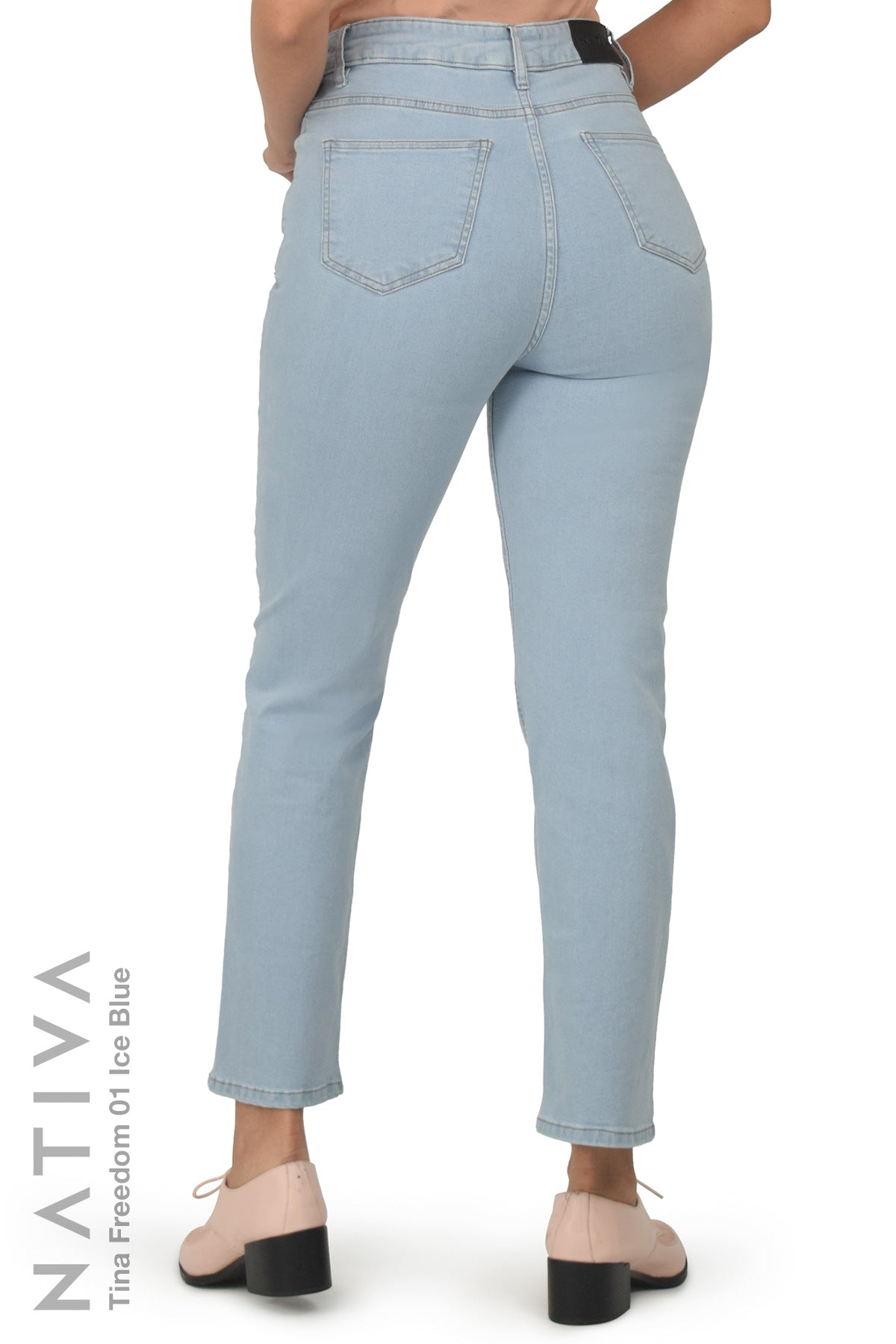 STRAIGHT JEANS, TINA FREEDOM 01 ICE BLUE. Talle Alto. Con tejidos ESFD (Extreme Stretch Flattering Denim). Cintura Ajustable PERFECT FIT®